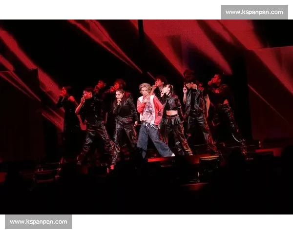 鹿晗 2025 巡演排练现解压新招：花式足球玩转舞台活力